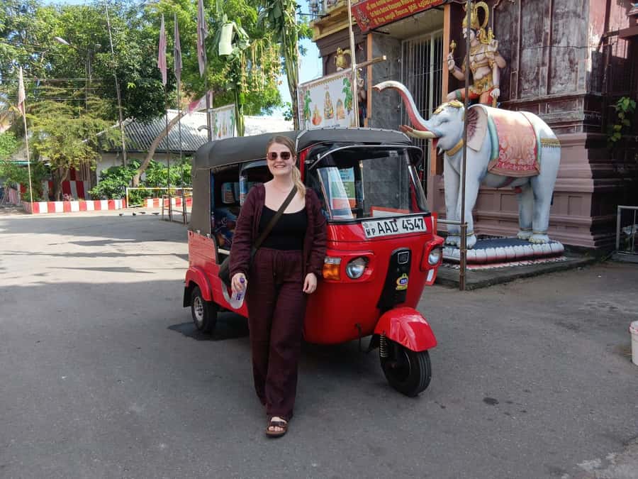 Colombo Sightseeing Tour by Tuk Tuk - All Inclusive - Sri Kailawasanathan Swami Hindu Temple and the Red Mosque