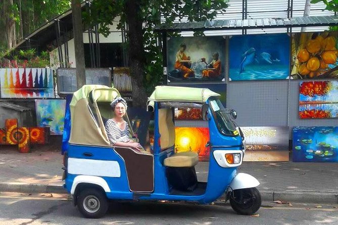 Colombo Tuk Tuk Adventure - Independence Square and the symbols of freedom
