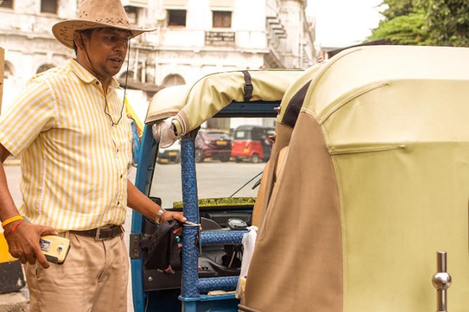 Colombo Tuk Tuk Adventure - Pettah Floating Market beside Beira Lake