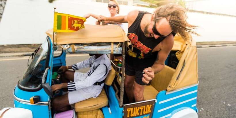 Colombo: Tuk Tuk City Highlights Tour with Lunch - Colombo from the back seat of a tuk tuk