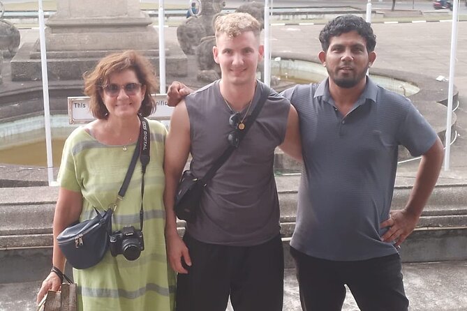 Colombo Tuk Tuk City Tour - Parks, memorials, and modern Sri Lankan identity