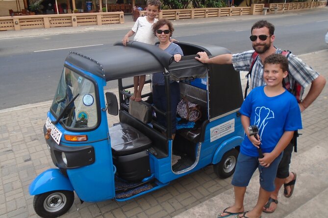 Colombo Tuk Tuk City Tour -Sightseeing Entry Fees & Food Included - Lotus Tower and Colombo Fort show old and new Colombo