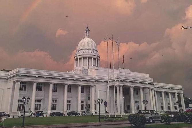 Colombo TUK TUK CITY Tours -Sightseeing Entry Fees - Temples, churches, and Colombo’s many faiths
