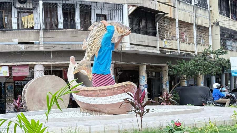 Dar es Salaam: Tuk-Tuk Tour, Street Food & Local Lifestyle - A city tour built around ordinary Dar es Salaam