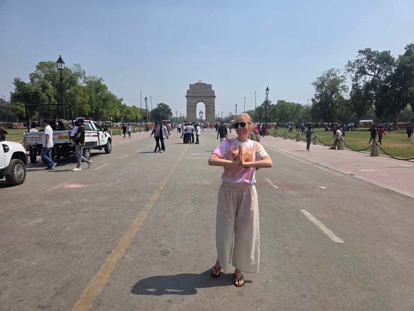 Delhi: Chandni Chowk & Spices Shoping Tour Through Tuk-Tuk - Red Fort and Digambar Jain Temple are part of the setting