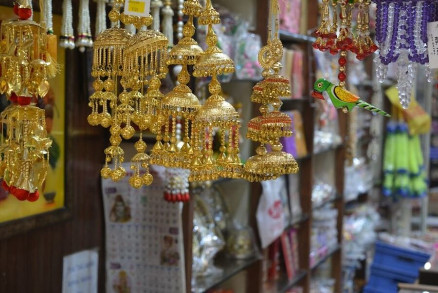 Delhi: Old Delhi City Tour with Tuk Tuk Ride & Street Food - Chandni Chowk food, spices, and market life