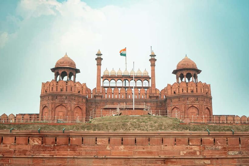 Delhi: Old Delhi Guided Tour with Rickshaw & Entry Tickets - Chandni Chowk, Kinari Bazaar, and the art of looking around