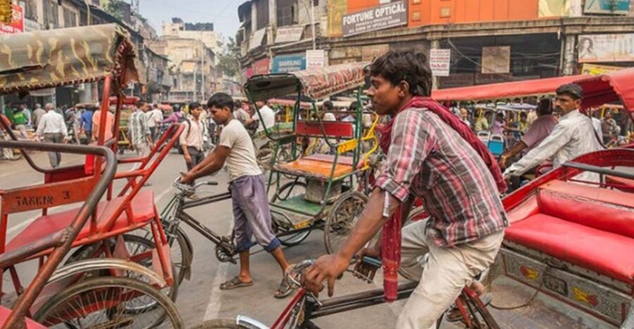 Delhi: Old Delhi Highlighs Tuk Tuk Tour With Guide - Jama Masjid and the Mughal beginning