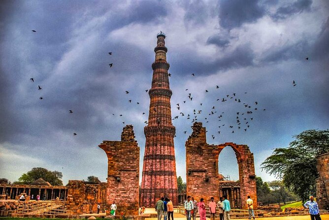Delhi Tour with Tuk Tuk Rikshaw Experience - India Gate and the government district are photo-focused