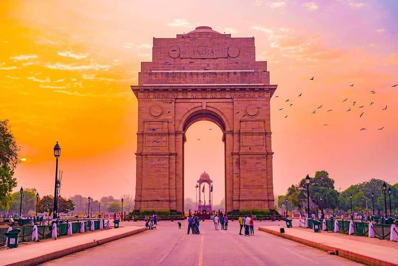 Delhi: Tuk Tuk Tour w/ Jama Mosque, Lotus Temple, India Gate - India Gate and the Presidential House are viewed from the road
