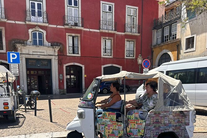 Discover Ancient Lisbon of Tuk Tuk with a local guide - What this short Lisbon tour is really designed to do