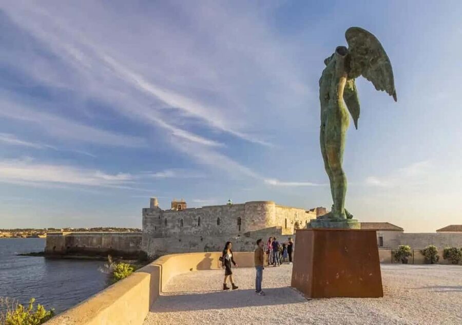 Discover the wonders of Ortigia: a Tuk-Tuk tour through history and the sea. - A quick ride through Ortigia’s many layers