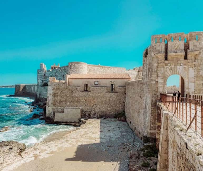 Discover the wonders of Ortigia: a Tuk-Tuk tour through history and the sea. - Corso Matteotti, Diana’s Fountain, and the city center