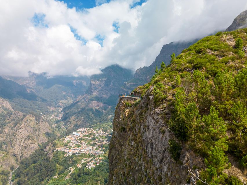 Do Funchal - Nun's Valley Tuk Tuk Tour (2h30) - Leaving Funchal for the mountains
