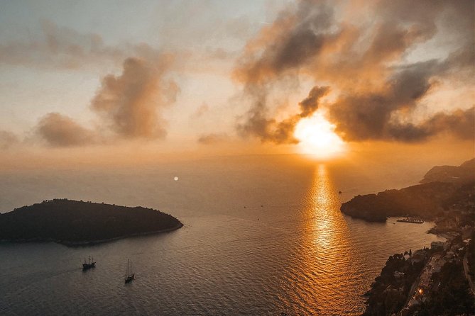 Dubrovnik E-Tuk Tuk Sunset Tour to Mount Srd - Guides make the short history lessons count
