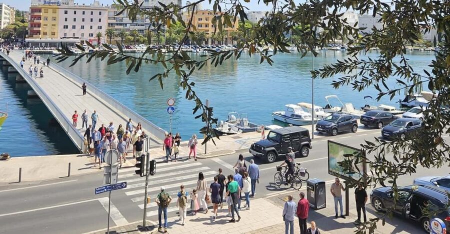 Eco tuk tuk Highlights of Zadar - Starting near the Greeting to the Sun