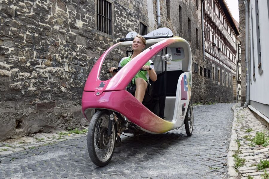 Erfurt: Private Guided Classic Old Town E-Rickshaw Tour - Along Waagegasse to the Old Synagogue