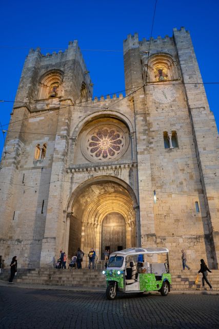 Essential Tour of Old Lisbon in 2H00 : Private Tuk-Tuk Tour - Starting in Baixa and the Rua Augusta area