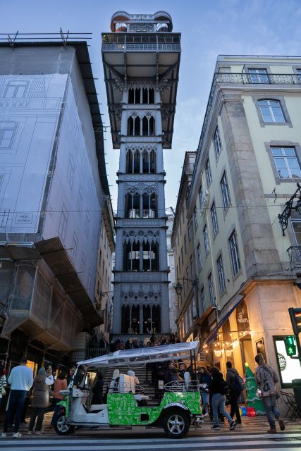 Essential Tour of Old Lisbon in 2H00 : Private Tuk-Tuk Tour - Lisbon Cathedral and the climb toward Alfama
