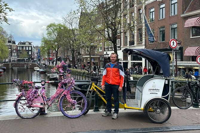 Explore Amsterdam in 75 Minutes – Pedicab Rickshaw City tour - Magere Brug and a five-minute canal-side pause