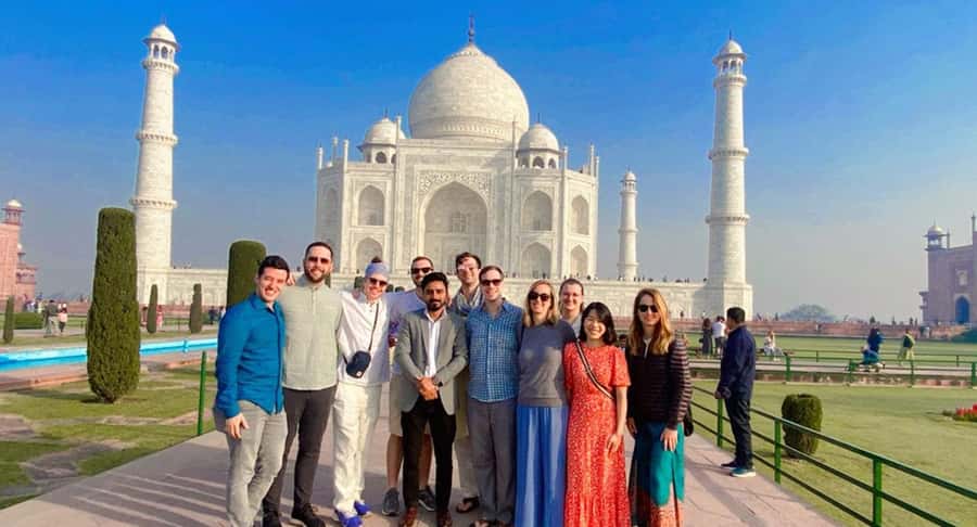 Explore Chandni Chowk: Old Delhi Private Tuk Tuk & Food Tour - Entering Jama Masjid, Shah Jahan’s great mosque