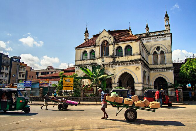 Explore Colombo by Tuk Tuk – All Entry Fees Included - Gangaramaya Temple and Sri Ponnambalam Vanesar Kovil