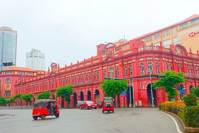 Explore Colombo City Highlights in a Private Tuk Tuk - Why a tuk tuk works well in Colombo