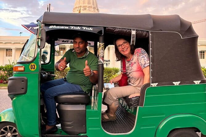 Explore Colombo City Highlights in a Private Tuk Tuk - Pettah Market and the Red Mosque