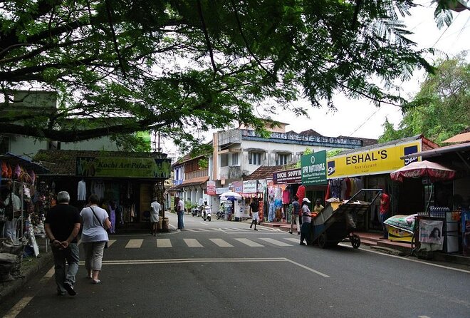 Explore Kochi by Tuk Tuk (book 1 adult & 2 go free (local only) - Seeing Kochi without fighting the heat