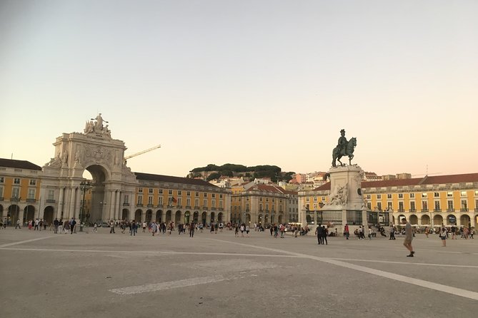 Explore Lisbon by Tuk Tuk: History and Viewpoints - Guides make the difference