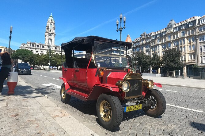 Explore Porto Aboard A Classic Tuk-Tuk tour 1h - Carmelitas Church and an unusual slice of Porto