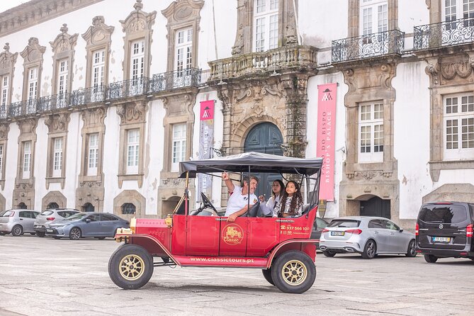 Explore Porto Aboard A Classic Tuk-Tuk tour 1h - Porto Judeu and the city’s Jewish quarter