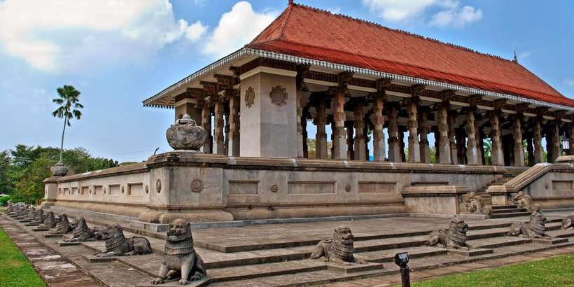 Explore The Colombo City by Private Tuk Tuk or Car - Dutch Hospital and Colombo’s changing city center