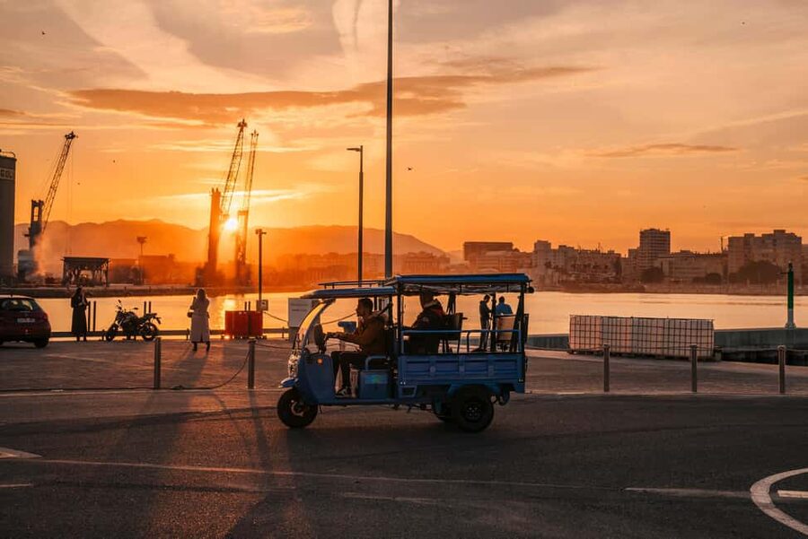Express Tuk-Tuk Tour in Malaga: Gibralfaro Viewpoint and Photography - The dedicated photo stop