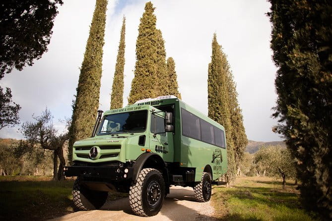From Florence:Tuscany Tuk Tuk with Lunch, Wine & San Gimignano - One hour among the towers of San Gimignano
