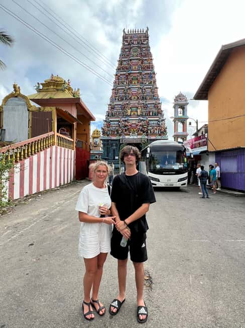 From Negombo: Colombo City Tour by Tuk Tuk with Hotel Pickup - Galle Face Green: Colombo beside the sea
