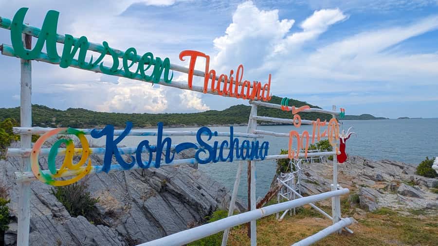 From Pattaya: Day Tour Koh Sichang Island with Tuktuk Tour - Chong Khao Khat and the royal route