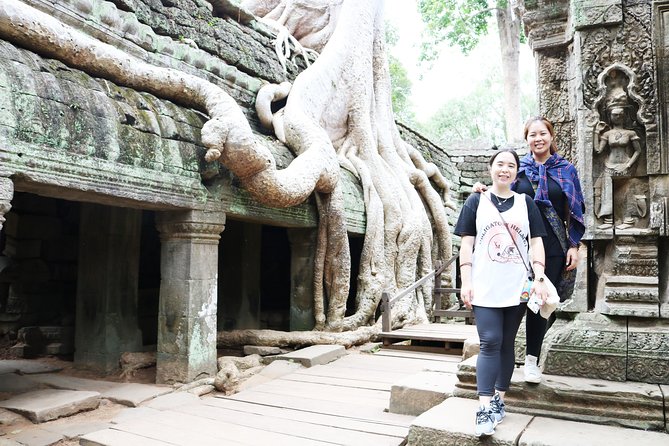 Full Day Angkor Park with Sunset by Tuk Tuk - Angkor Thom begins with life beyond the monuments