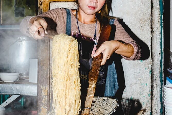 Fun Tuk Tuk Dinner and Massage in Old Town Bangkok - The Giant Swing in a quick history lesson