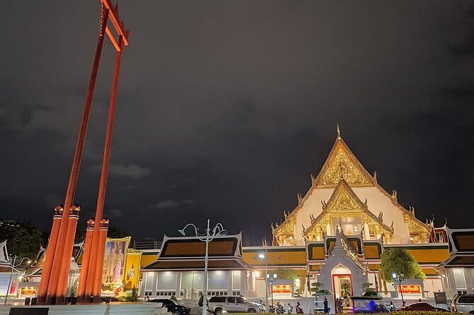 Fun Tuk Tuk Dinner and Massage in Old Town Bangkok - Wat Arun from the opposite riverbank
