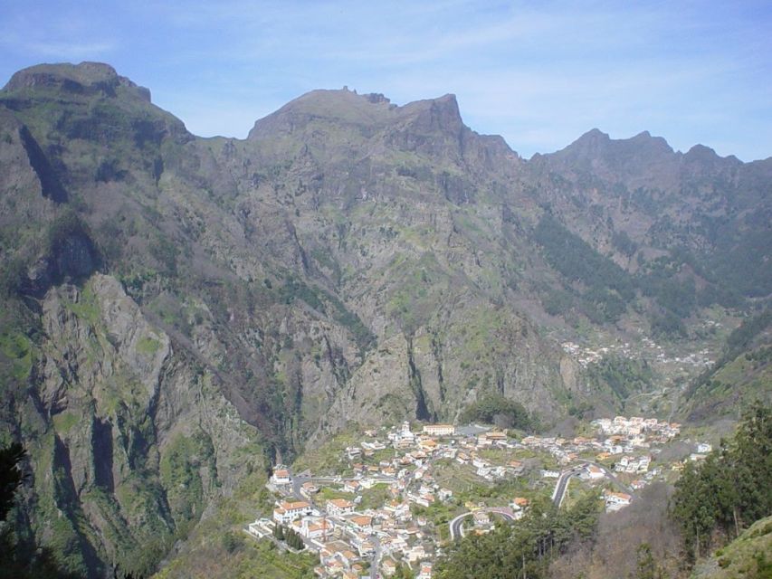 Funchal: Eira do Serrado Nun´s Valley viewpoint tuk tuk Tour - Looking into Curral das Freiras