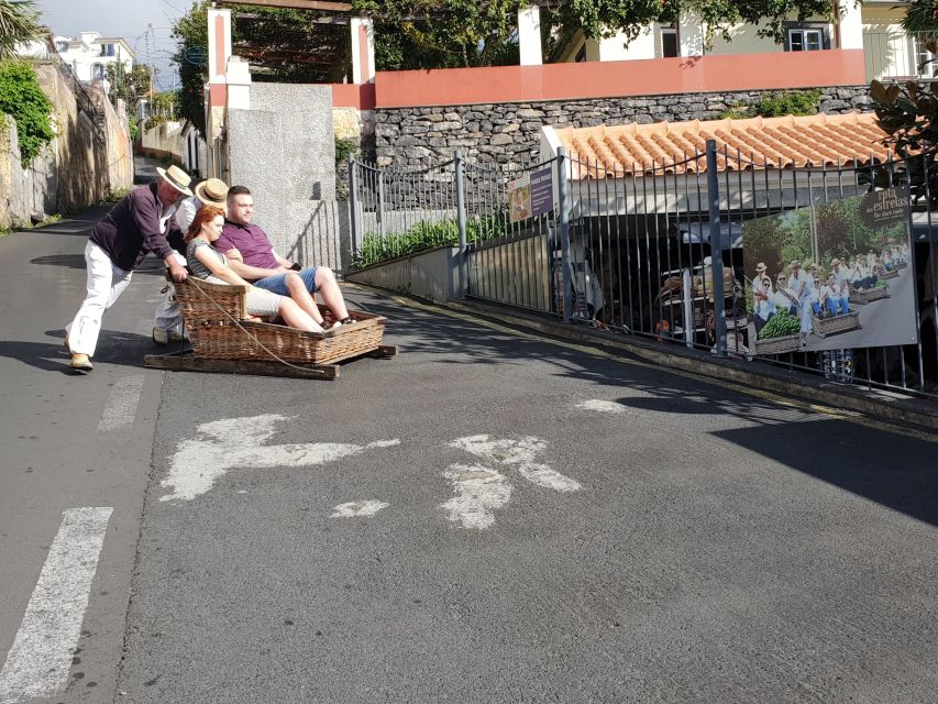 Funchal: Monte Toboggan and Old Town Tour by Tuk-Tuk - Funchal by tuk-tuk, from the waterfront to the old streets