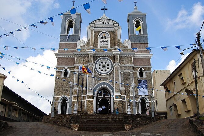 Galle City Sightseeing Tour by Tuk Tuk - Religious sites and the old market