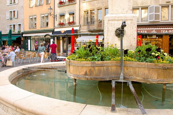 Geneva: Sightseeing of top Places Tour Electric TukTuk 1H15 tour - What the $102.51 price means