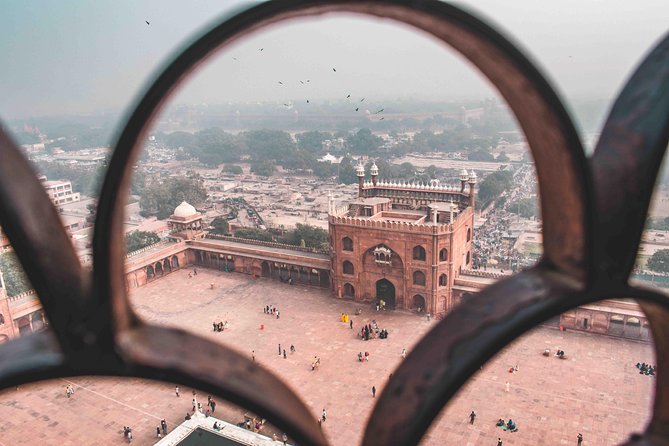 Guided 3‑hour rickshaw ride through Old Delhi with transfers - Khari Baoli, spice smells, and a practical final stop