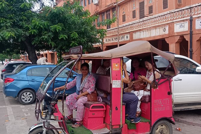 Guided Morning E-Rickshaw Ride with Food Tasting at Jaipur - Ajmeri Gate and the painted streets