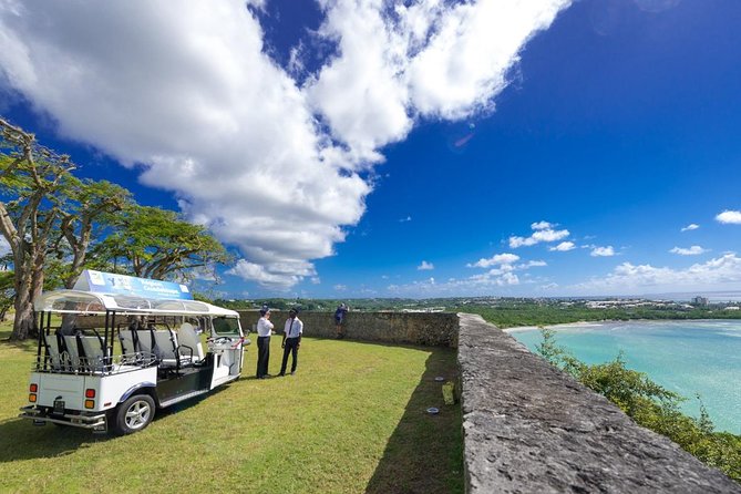 Guided tour by electric tuk-tuk - The Palace of Justice and a changing city center