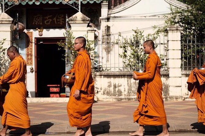 half day morning tour by Tuk-Tuk - Wat Samrong Knong and its two very different stories