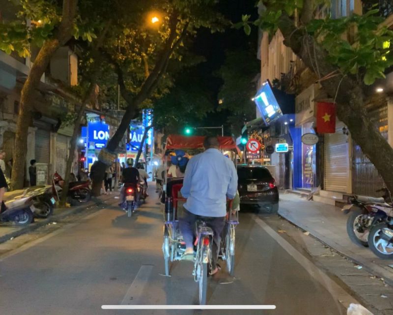 Hanoi: Embark On A Cyclo City View Tour - Dong Xuan Market: start with ordinary Hanoi