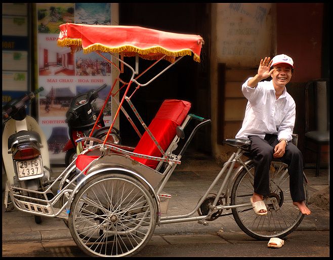 Hanoi Walking Street Food Tour & Cyclo Ride - Hanoi street food is best understood one dish at a time
